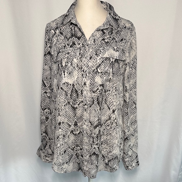 ❤️3/$30 Zac & Rachel Women's Snake Print Button Up Blouse - Picture 2 of 7